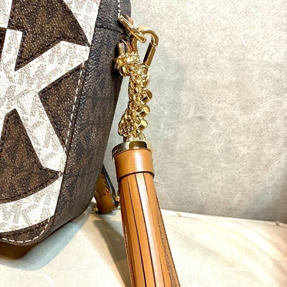 NWT Michael Kors Crossbody Bag Camera Bag Logo Print Canvas Leather Acc… - Picture 7 of 15